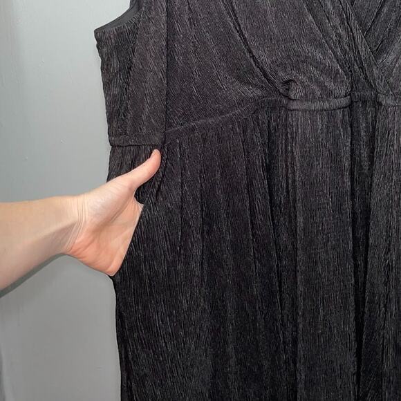 Torrid Plus Size 6 6X Black Sleeveless Crinkle Sundress Surplice Gothic Romantic - Picture 4 of 13